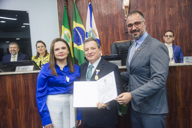 Durval Maia recebe Medalha Boticário Ferreira da CMFor Durval Maia recebe Medalha Boticário Ferreira da CMFor