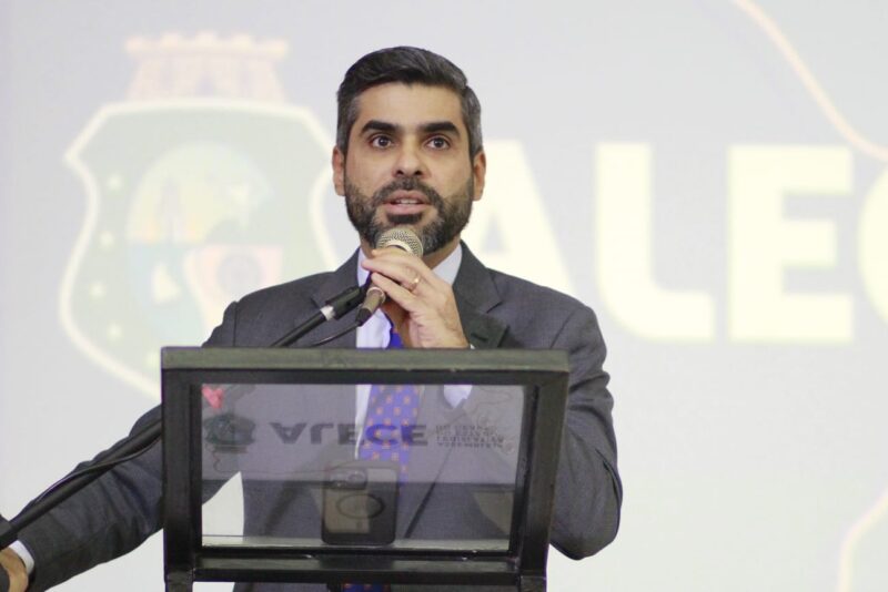 Queiroz Filho nega alinhamento com parlamentares bolsonaristas na Alece: “não significa um alinhamento partidário, e sim cobranças” Queiroz Filho nega alinhamento com parlamentares bolsonaristas na Alece: “não significa um alinhamento partidário, e sim cobranças”