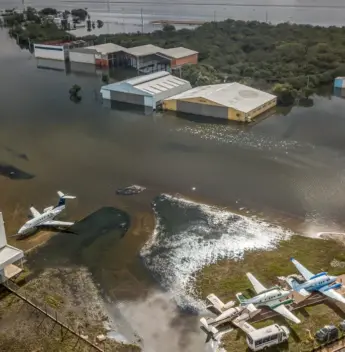 Aeroporto de Porto Alegre reabrirá em outubro com 70% da capacidade