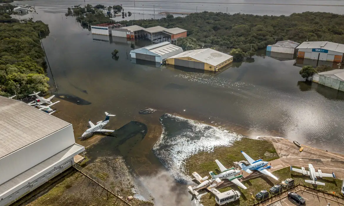 Aeroporto de Porto Alegre reabrirá em outubro com 70% da capacidade